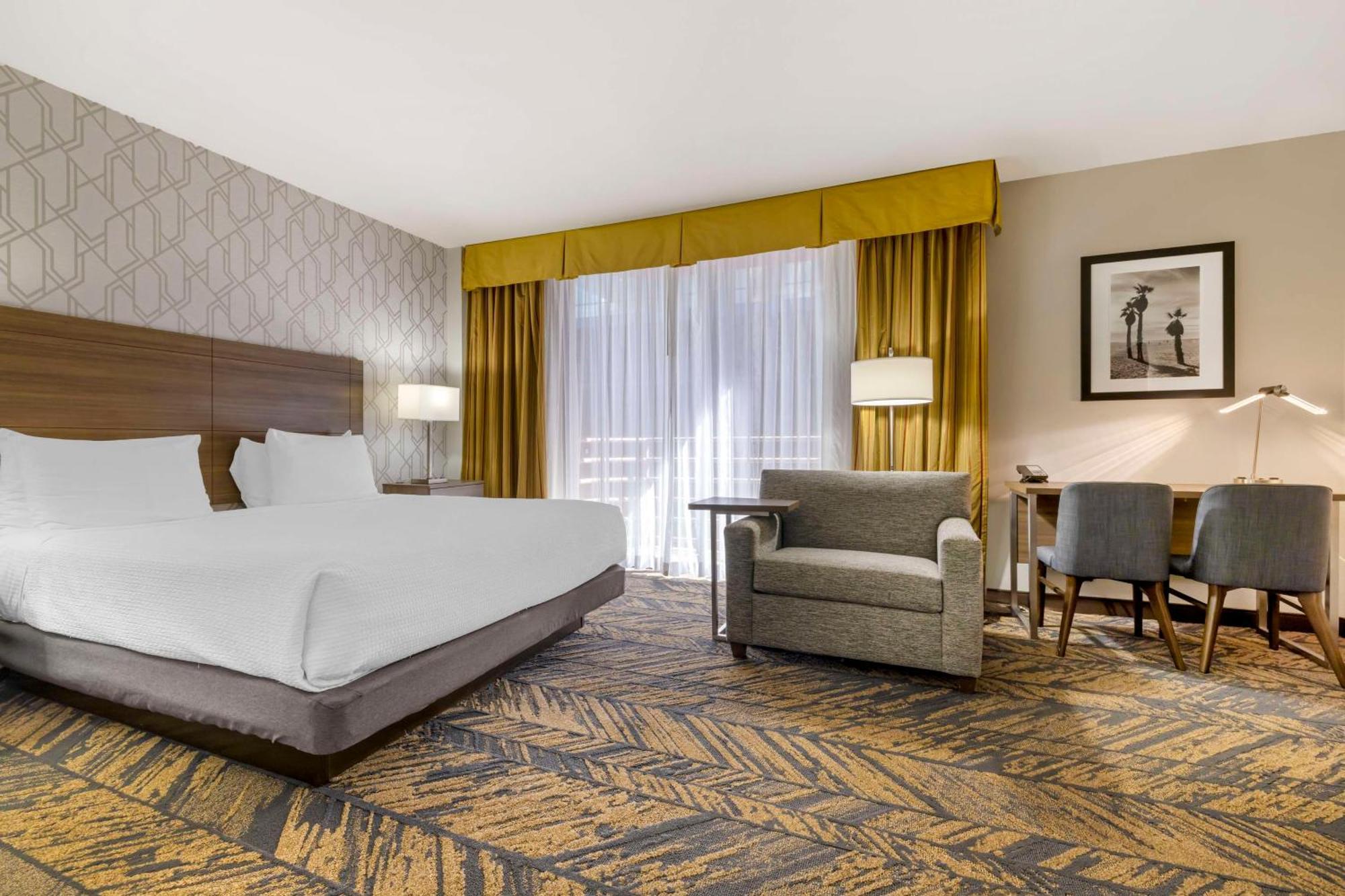 Hotel Western Bayside 3*