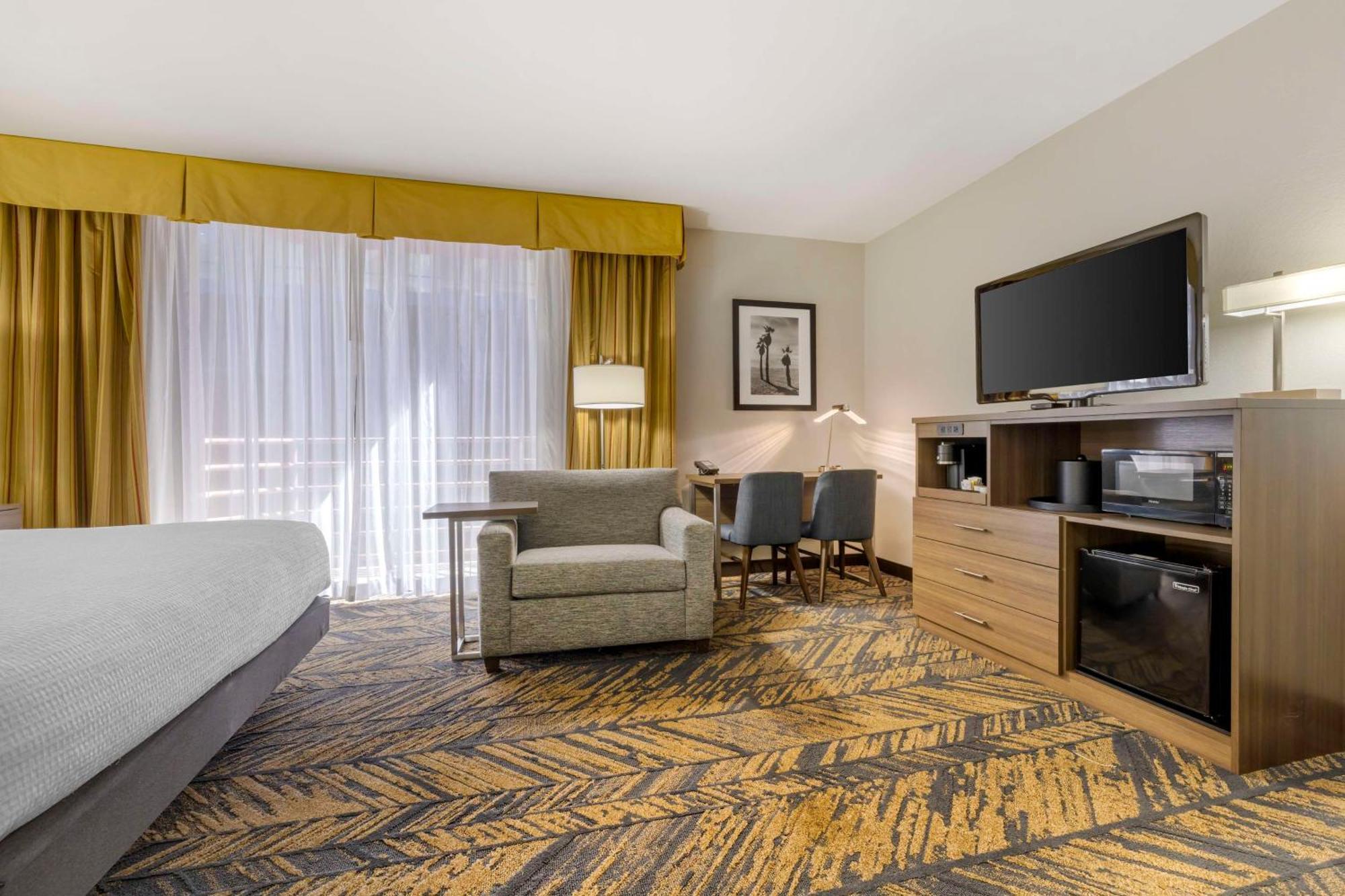 Western Bayside Hotel