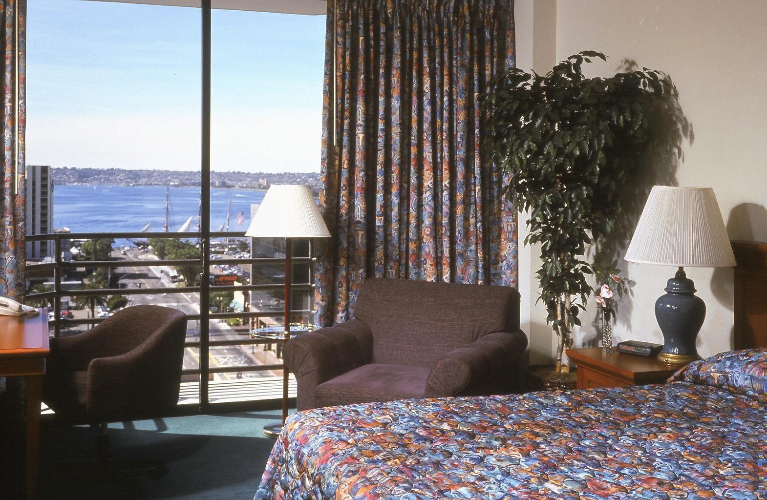 Western Bayside Hotel 3*